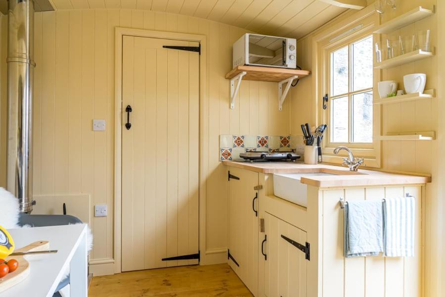 The Baytree Shepherds Hut Villa Stonehouse  Exterior photo